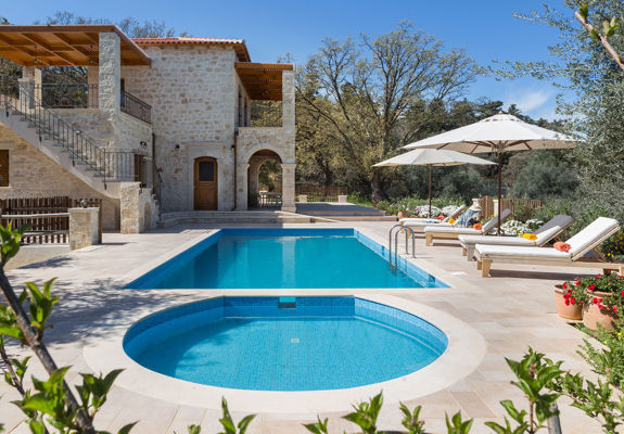 Vederi Estate Villa Melpomeni big and small pool and sunbeds with the villa in the background