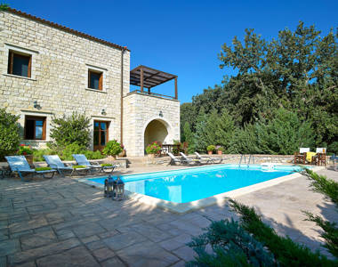 Vederi Estate Villa Alkioni private pool, sunbeds, the villa exterior and some foliage
