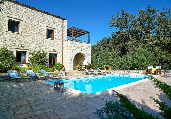 Vederi Estate Villa Alkioni private pool, sunbeds, the villa exterior and some foliage