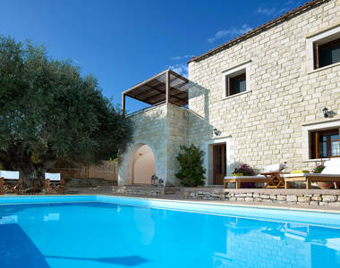 Vederi Estate Villa Kyveli private pool, sunbeds and the villa exterior